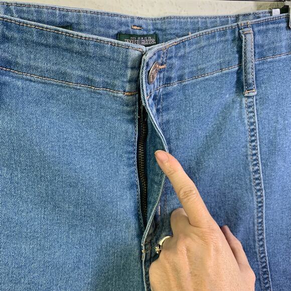 WILD FABLE Denim Super High-Rise‎ 2.5" Inseam Jean Shorts Size 16 - NWT - Picture 2 of 8